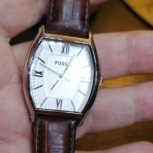 Fossil Silver Dial Watch with Brown Leather Strap Has Battery